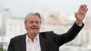 Read more about the article Ionuț Vulpescu: Alain Delon nu moare. Chiar dacă balul s-a sfârșit, cum anunță azi Claudia Cardinale și Tancredi se duce să danseze cu stelele