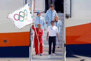 Read more about the article Drapelul olimpic a ajuns la Los Angeles