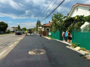 Read more about the article Au început lucrările de asfaltare a trotuarelor si a pistei pentru biciclete, la Răzvad