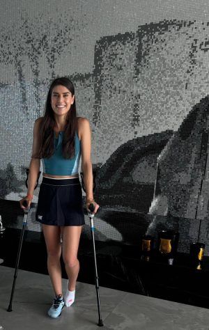 Read more about the article Sorana Cîrstea, în cârje, după operația la picior. Sportiva a anunțat că începe recuperarea