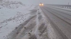 Read more about the article A nins pe Transalpina. Este strat de zăpadă și vizibilitate redusă