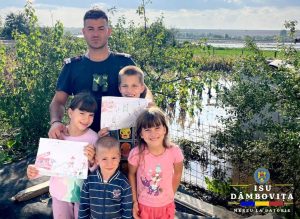 Read more about the article Momente emoționante pentru pompierii dâmbovițeni plecați să ajute persoanele afectate de inundațiile din Galați
