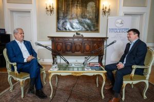 Read more about the article Adrian Năstase – invitatul celei mai recente ediții a podcastului Avangarda