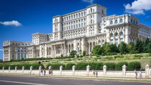 Read more about the article Bărbatul care a provocat incendiul de la Palatul Parlamentului, arestat preventiv