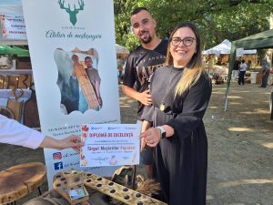 Read more about the article Expozanții de la Târgul Meșterilor Populari, de anul acesta, felicitați de organizatori pentru măiestria lor