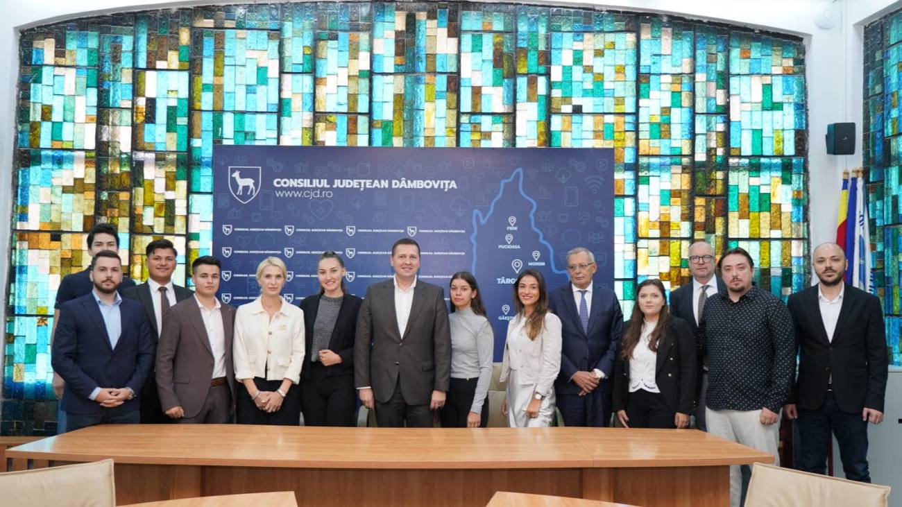 You are currently viewing O nouă serie de tineri a semnat astăzi contractele de internship, la Consiliul Județean Dâmbovița