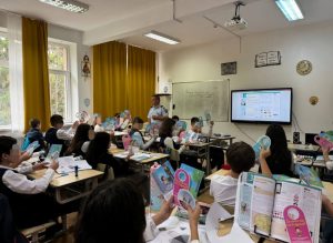 Read more about the article Activități desfășurate de ISU Dâmbovița în cadrul mai multor școli din Târgoviște, cu ocazia Zilei Internaționale pentru Reducerea Riscurilor de Dezastre