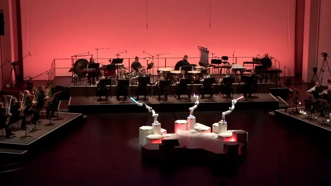 You are currently viewing Un robot cu trei braţe a dirijat Orchestra Simfonică din Dresda