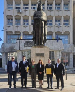 Read more about the article AUR Dâmbovița a depus, astăzi, dosarele de candidaturi la alegerile parlamentare