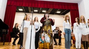 Read more about the article Muzică, dans și atmosferă de sărbătoare, aseară, la Casa de Cultură „Dumitru Stanciu”, din Găești