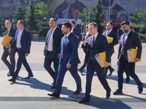 Read more about the article Virgil Guran, la depunerea candidaturilor PNL Dâmbovița pentru alegerile parlamentare: suntem cei care putem să aducem acea prospețime necesară județului Dâmbovița