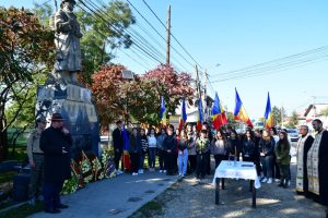 Read more about the article Ceremonii emoționante, ieri, la Răcari, de Ziua Armatei Române
