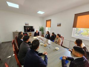Read more about the article Stagiarii din programul de internship al Consiliului Județean Dâmbovița, în vizită de lucru la instituții din subordinea CJD