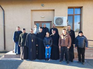 Read more about the article CĂMINUL DE BĂTRÂNI ”STEJARUL” DIN MERENI A PRIMIT DARURI DIN PARTEA BISERICII