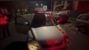 Read more about the article VOINEȘTI: Un bărbat care a furat un autoturism, a fost oprit de polițiști după efectuarea a 4 focuri de avertisment!