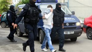 Read more about the article MORENI: Bărbați bănuiți de săvârșirea infracțiunilor de camătă și șantaj, reținuți pentru 24 de ore!