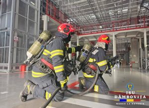 Read more about the article Exercițiu complex de intervenție la un incendiu urmat de explozie, desfășurat de ISU Dâmbovița, la o societate din Ulmi