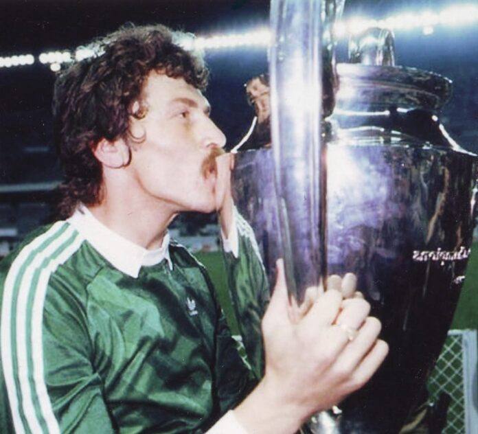 You are currently viewing Helmut Duckadam, decorat post-mortem de președintele Klaus Iohannis