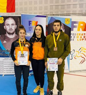 Read more about the article Doi sportivi de la CSM Târgoviște, pe podium la Campionatul Național de lupte pentru seniori. Simona Ionescu, vicecampioană a României