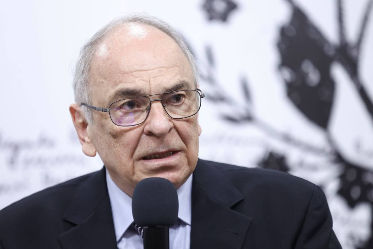 You are currently viewing Gabriel Liiceanu: Spre deosebire de Stalin sau Hitler a căror psihopatie gravita în jurul unei ideologii, candidatul nostru e psihopat în termeni ezoterici, e fascinat de ocultism, de antivaccinism și de pseudoștiință