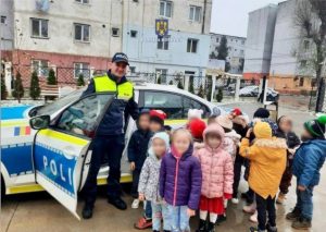 Read more about the article GĂEȘTI: Activități dedicate tinerilor pentru formarea unui comportament responsabil