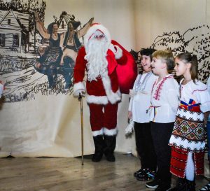 Read more about the article Moș Crăciun a ajuns deja, la Centrul de Zi Aninoasa