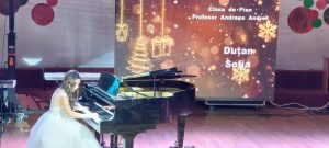 Read more about the article Elevii Școlii de Arte „Octav Enigărescu” din Târgoviște au aprins, aseară, „Luminile Crăciunului”