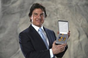 Read more about the article Tom Cruise a fost premiat de US Navy pentru rolul său din „Top Gun”