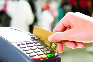 Read more about the article Comercianții nu vor mai fi obligați să emită bonul fiscal la plățile cu cardul, decât dacă clientul îl solicită în mod expres