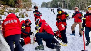 Read more about the article Se menţine riscul de producere a avalanşelor, în Bucegi. Salvamontiștii s-au confruntat, ieri, cu un record negativ de solicitări