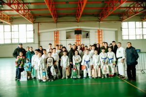 Read more about the article Daruri pentru micii sportivi de la clubul de karate din Titu