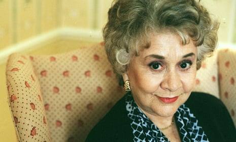 You are currently viewing Actrița britanică Joan Plowright a murit, la vârsta de 95 de ani