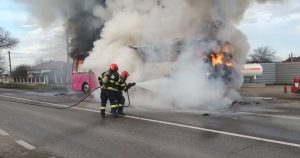 Read more about the article Un autocar plin cu pasageri a luat foc în mers, în județul Neamț