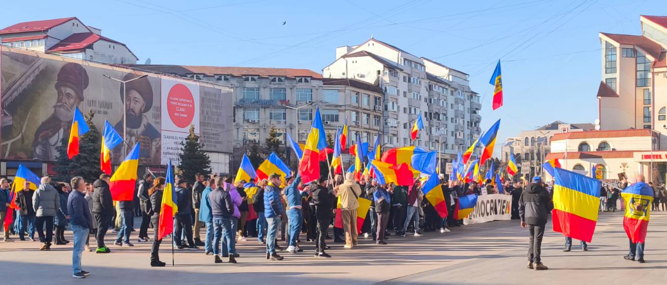 You are currently viewing VIDEO: O mie de dâmbovițeni au protestat, astăzi, în Piața Tricolorului din Târgoviște