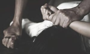 Read more about the article LUNGULEȚU: Tânăr de 20 de ani, reținut de polițiști pentru violarea unei minore!