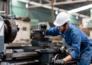 Read more about the article Electrician, lăcătuș mecanic, operator mașini comandă numerică și instalator sunt doar câteva dintre locurile de muncă vacante disponible prin AJOFM Dâmbovița!
