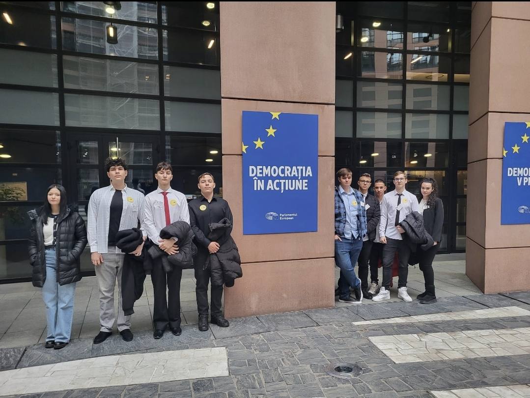 You are currently viewing Elevi și profesori ai Liceului „Voievodul Mircea” din Târgoviște, prezenți la Strasbourg, la reuniunea tinerilor europeni, EUROSCOLA