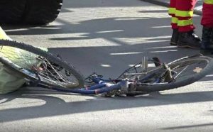 Read more about the article Bărbat reținut, după ce ar fi accidentat mortal un biciclist, la Gura Ocniței