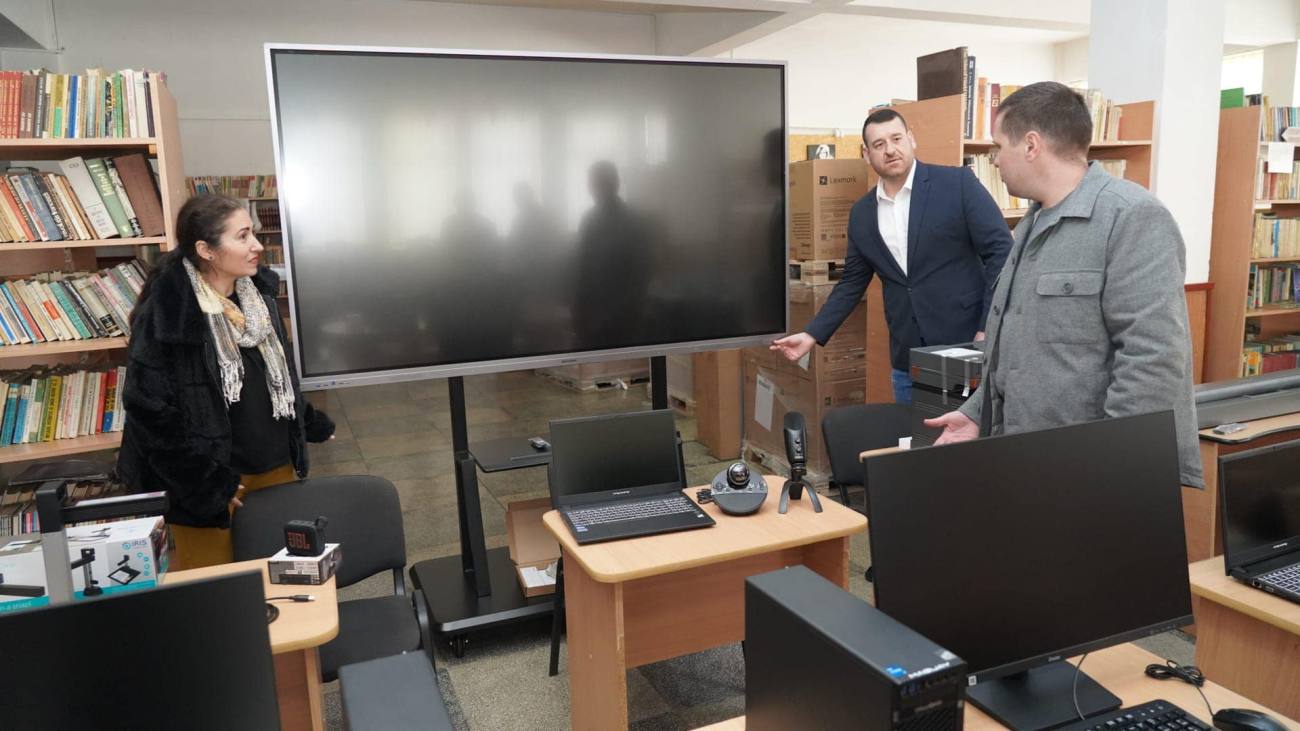 You are currently viewing Echipamente de ultimă generație și materiale didactice noi, pentru unitățile de învățământ din Moreni