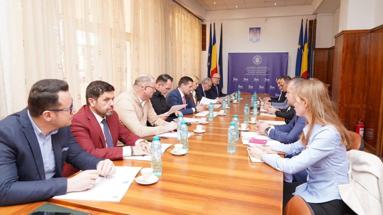 You are currently viewing Autoritățile dâmbovițene s-au întâlnit, astăzi, cu parlamentarii aleși la nivel județean, pe 1 decembrie 2024