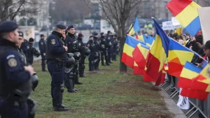 Read more about the article Uniunea Ziariștilor Profesioniști din România protestează față de agresarea a doi jurnaliști la protestul organizat de Călin Georgescu