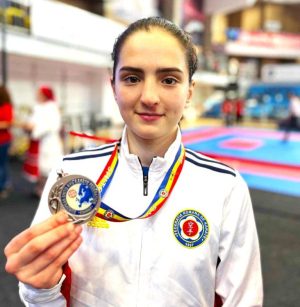 Read more about the article Karateka Lorelley Andrei, de la CS Târgoviște, va reprezenta România la Campionatul Balcanic
