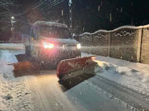 Read more about the article Primar Răzvad: dacă nu s-a ajuns cu deszăpezirea pe o străduța anume, un mesaj scurt cu locația respectivă și imediat luăm măsuri!
