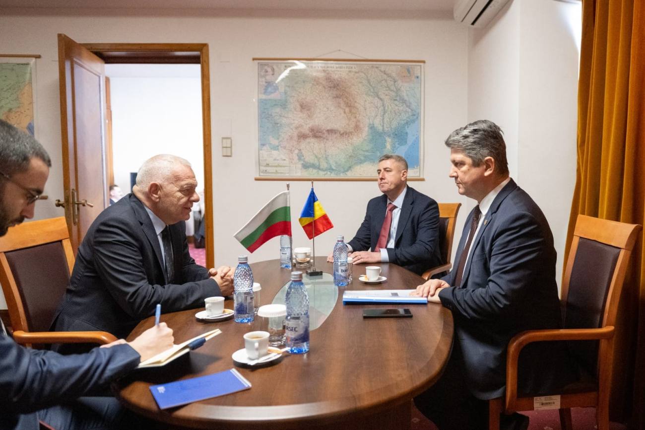 You are currently viewing Titus Corlățean: am evocat cu ambasadorul bulgar modul exemplar în care autoritățile din Dâmbovița susțin eforturile de prezervare a identității minorității bulgare din acest județ