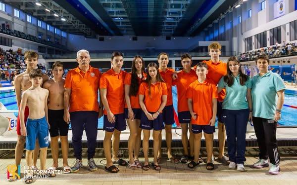 You are currently viewing Participare numeroasă a sportivilor dâmbovițeni, la Cupa Ligii Performanței în Natație Open 2025