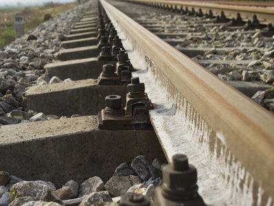 You are currently viewing Un tren cu 28 de vagoane de tip cisternă a deraiat între Lumina și Năvodari