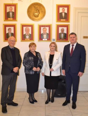 Read more about the article Întâlnire a conducerii UVT cu academicianul Alan Fischer, la Academia Oamenilor de Știință din România
