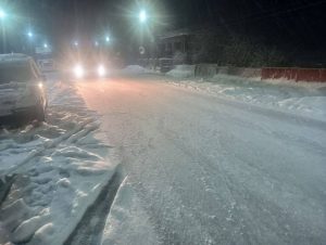 Read more about the article Deszăpezire la foc continuu, pe străzile din Băleni