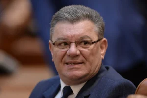 Read more about the article Dumitru Coarnă şi-a dat demisia din grupul S.O.S. România din cauza blestemelor Dianei Şoşoacă