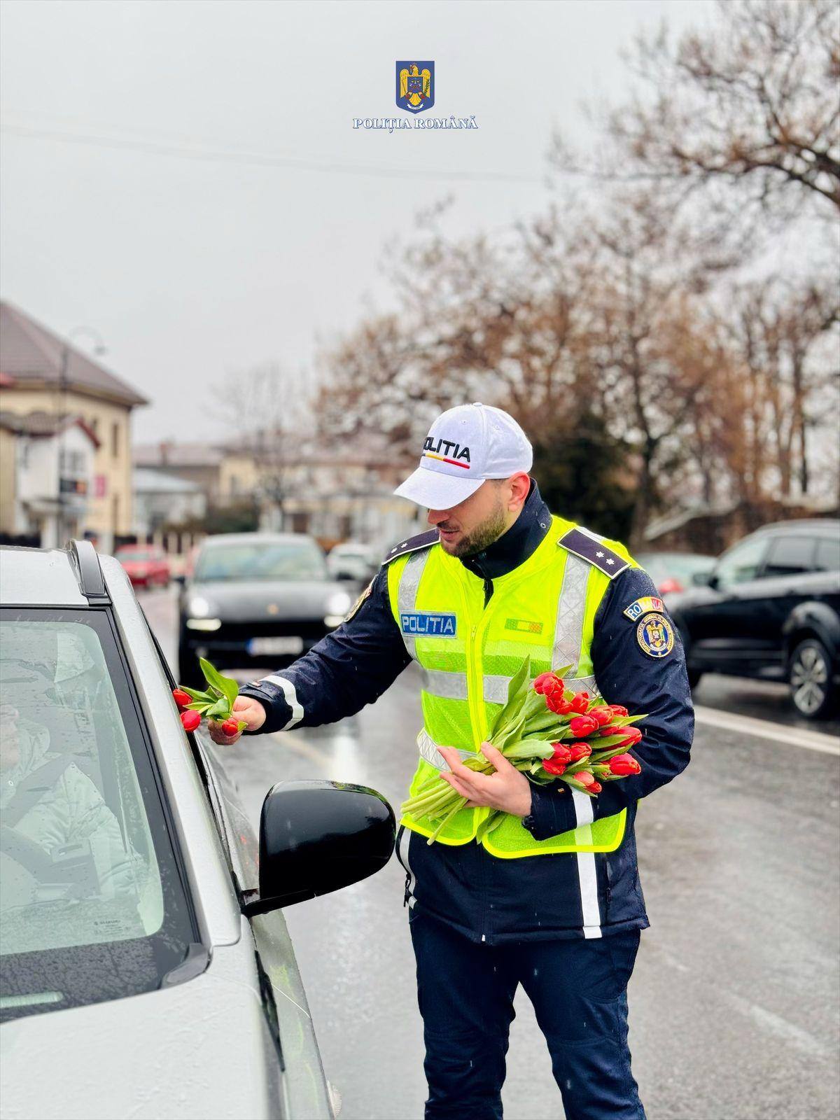 You are currently viewing 1 Martie în trafic – Polițiștii rutieri au marcat începutul primăverii printr-o acțiune dedicată participantelor la trafic